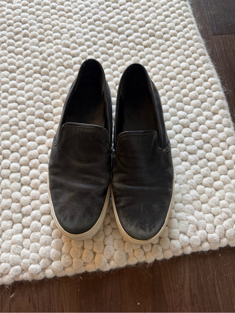 Vince women’s Slip-On Casual Leather Sneakers in Black